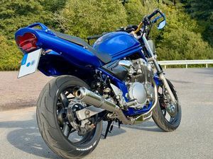 SUZUKI BANDIT GSF 600 – GEPFLEGT, AUF A2 GEDROSSELT, VIEL ZUBEHÖR