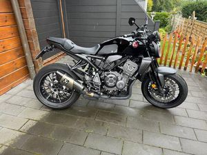 HONDA CB1000R BLACK EDITION BJ 2021 + AKRAPOVIC + SCHECKHEFT TÜV