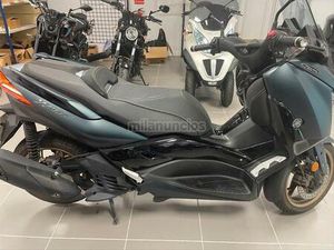 YAMAHA - XMAX 125