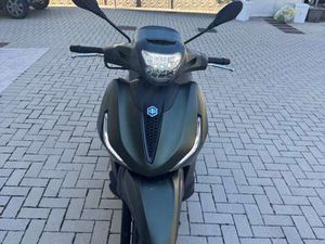 PIAGGIO BEVERLY 300 300S VERDE MILITARE VERDE