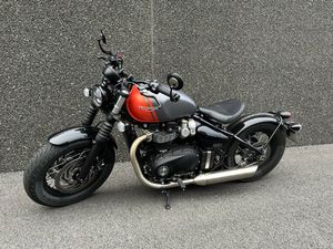 TRIUMPH BONNEVILLE BOBBER 1200