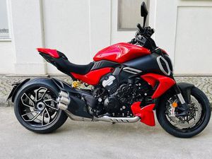 DUCATI DIAVEL V4