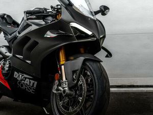 DUCATI PANIGALE V4 SP2 *NEUWERTIG*WENIG KM*UMBAUTEN*