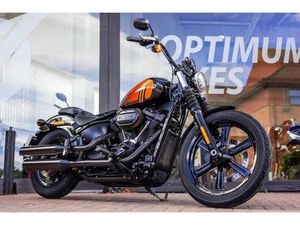 HARLEY-DAVIDSON STREETBOB LOW MILES ! STUNNING