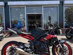 TRIUMPH STREET TRIPLE RX