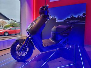 HONDA EM1 E - WIE NEU - NUR 8KM - SOFORT VERFÜGBAR