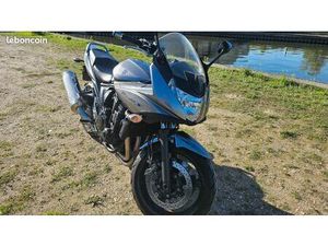 SUZUKI BANDIT 650S 2009, ENTRETIEN COMPLET, PNEUS MICHELIN ROAD 6 NEUFS, FACTURES ET CLÉ ROUGE. MOTO FIABLE, PRÊTE À ROULER. POSSIBILITÉ A2. PRIX FERME : 1700