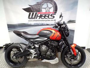 TRIUMPH TRIDENT 660
