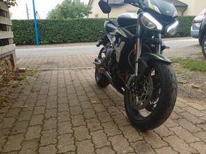 TRIUMPH STREET TRIPLE 765 RS