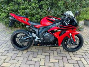 HONDA CBR1000RR FIREBLADE- SPORTUITLAAT 170PK — MOTOREN | HONDA — MARKTPLAATS
