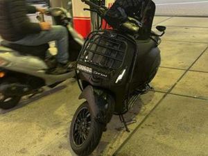 VESPA SPRINT AKRAPOVIC 2019 FULL OPTION 50CC — SCOOTERS | VESPA — MARKTPLAATS