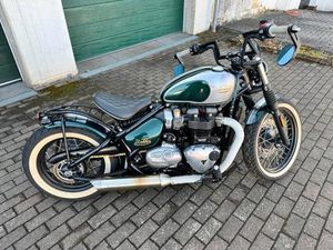 TRIUMPH BONNEVILLE BOBBER