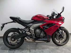 TRIUMPH DAYTONA 660