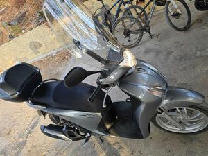 É UMA NOVA SCOOTER. OU É POSSÍVEL TROCA COM CARRO AVEIRAS DE BAIXO