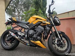 TRIUMPH STREET TRIPLE RS COSMIC YELLOW