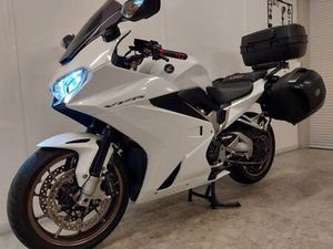 HONDA VFR 800 F ABS TC AKRAPOVIČ KOFERI LED VFR800F 782 CM3, 2015 GOD.