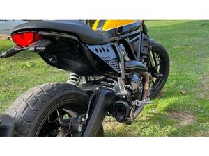 VENDO DUCATI SCRAMBLER 800 FULL THROTTLE (2017 - 21) USATA A LIVORNO (CODICE 9845680) - MOTO.IT