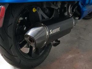VESPA GTS 300, TOP ZUSTAND, EZ 05.23 IN BLAU MATT, AKRAPOVIC