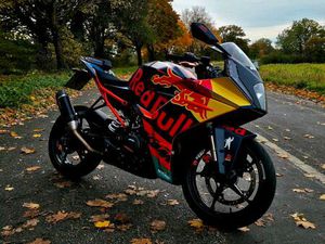 KTM RC 390 2023 MOTOGP SCHECKHEFTGEPFLEGT