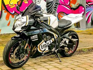 SUZUKI GSX-R 750 REIFEN NEU TÜV NEU YOSHIMURA GP EVO