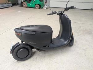 UNU SCOOTER ROLLER PRO 4KW MIT 2 AKKU UND DEFEKTEM MDB 2200KM