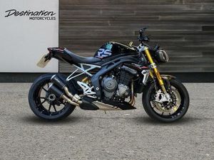 TRIUMPH SPEED TRIPLE 1200 RS