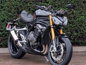 TRIUMPH SPEED TRIPLE 1200 RS