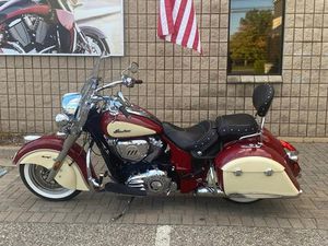 2015 INDIAN MOTORCYCLE® CHIEF® VINTAGE INDIAN RED / IVORY CREAM