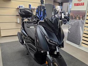 ② XMAX 125 CC AKRAPOVIV