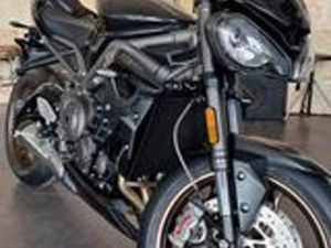 STREET TRIPLE 765 RS - CARBON BLACK