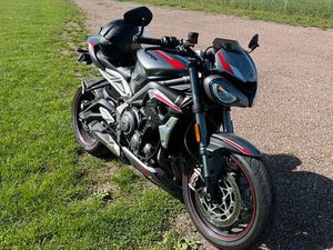 TRIUMPH STREET TRIPLE RS