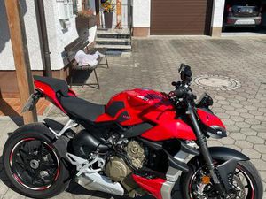 DUCATI STREETFIGHTER V4