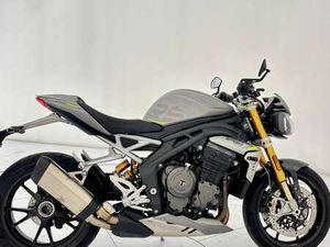 TRIUMPH SPEED TRIPLE 1200 RS