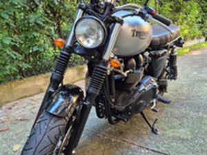 TRIUMPH BONNEVILLE CAFÈ RACER