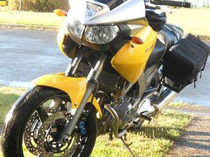 YAMAHA 900 TDM - ANNÉE 2002 - 33000 KM TRÈS FAIBLE KILOMÉTRAGE - 3390 EUROS