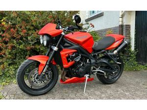 TRIUMPH STREET TRIPLE 675R