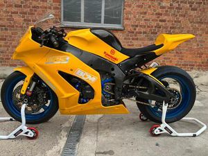 ② KAWASAKI ZX10 R 2012