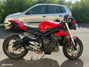TRIUMPH STREET TRIPLE 660S