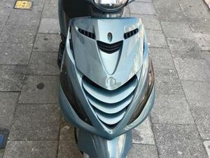 ② PIAGGIO ZIP A KLASSE ( AB KNOPJE )