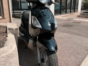 PIAGGIO FLY 50 CC 4 TEMPOS TROCO POR 50 CC DE MUDANCAS ÉVORA (SÃO MAMEDE, SÉ, SÃO PEDRO E SANTO ANTÃO)