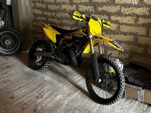 SUZUKI RM 250 GIALLO