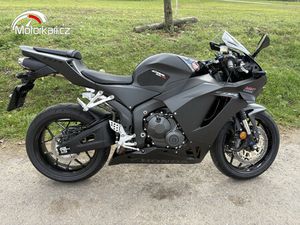 HONDA CBR 600RR 2025 - MOŽNOST PŘIDÁNÍ OKRUHOVÝCH DOPLŇKŮ