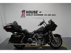 2017 HARLEY-DAVIDSON® ROAD GLIDE® ULTRA VIVID BLACK