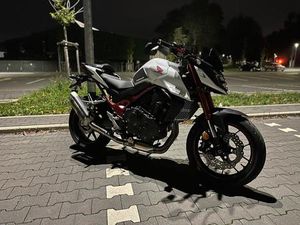 HONDA CB 750 HORNET VIELE EXTRAS (A2 GEDROSSELT)