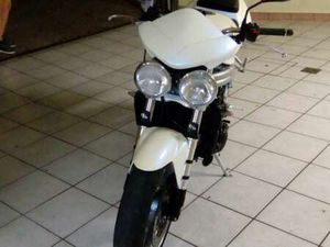 TRIUMPH SPEED TRIPLE 955I BIANCO