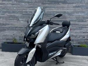 ② YAMAHA X-MAX 125 CC 2020