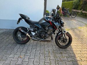 KAWASAKI Z900 PERFORMANCE A2 TAUGLICH MIT AKRAPOVIC AUSPUFF