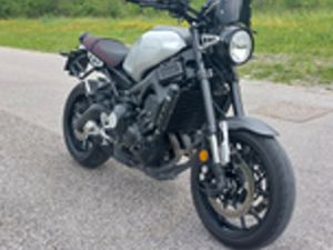 YAMAHA XSR 900