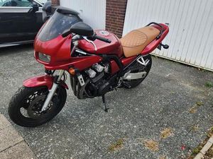 YAMAHA FZS 600