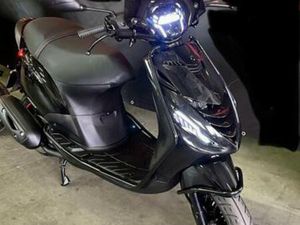 PIAGGIO ZIP BLAUW KENTEKEN — SCOOTERS | PIAGGIO — MARKTPLAATS